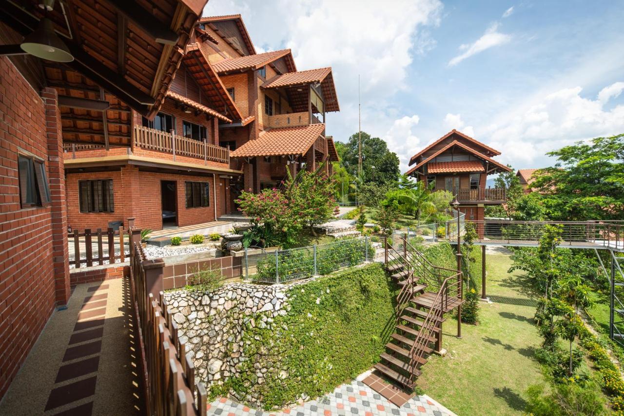 Red House The Garden Stay In Bukit Tinggi By Play ベントン エクステリア 写真