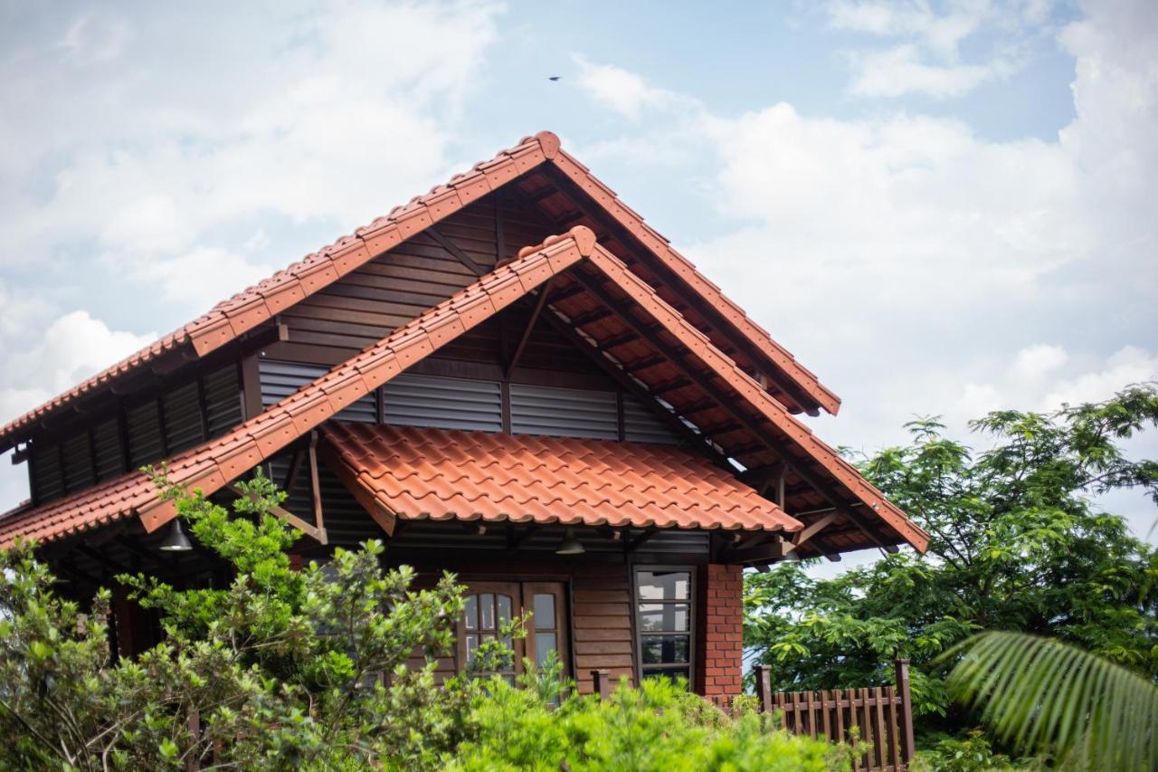 Red House The Garden Stay In Bukit Tinggi By Play ベントン エクステリア 写真