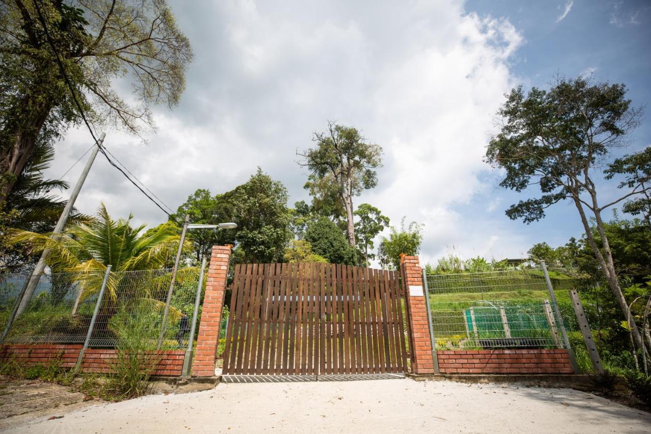 Red House The Garden Stay In Bukit Tinggi By Play ベントン エクステリア 写真